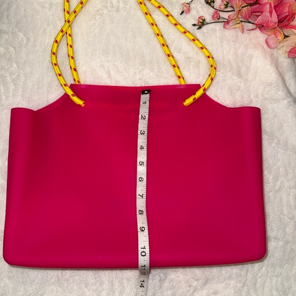 NWOT Sol de Janeiro Vibrant Pink Tote with Yellow Rope Handles - Picture 4 of 7